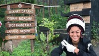 Wanita cantik ini telah merasakan traveling ke berbagai daerah di Indonesia (prisia/Instagram)