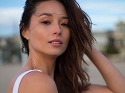 Utang Miliaran di Balik Senyum Manis YouTuber Cantik