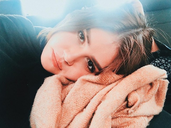 Dalam wawancaranya dengan E! Online, Sofia mengatakan meskipun banyak orang yang berpendapat dirinya sangat mirip Selena Gomez, ia mengaku tidak pernah mencoba meniru gaya mantan kekasih Justin Bieber itu. Foto: Instagram sofiasolars