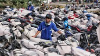 Program mudik motor gratis ini tentu membuat warga tidak perlu memikirkan ongkos pengiriman motor untuk dibawa ke kampung halaman. Selain itu, program pengiriman motor ini juga membuat pemudik lebih nyaman untuk pulang ke kampung halaman karena tidak perlu berpanas-panasan mengendarai motor saat mudik lebaran.