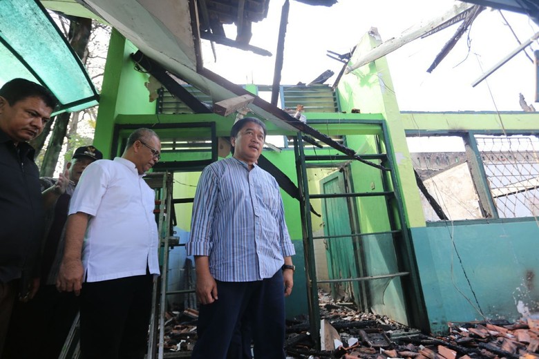 Pemkot Bandung Siapkan Rp 1,5 M Perbaiki SMP 50 Pemkot Bandung Siapkan Rp 1,5 M Perbaiki SMP 50