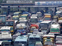 Ingat! Kelamaan di Tol, Uang Elektronik Bisa Hangus