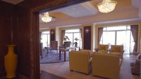 Memiliki luas kamar 348 meter persegi, suite tersebut juga dilengkapi dengan ruang tamu luas dan perabot nyaman (Shangri-La Singapore)