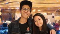 Puti Jasmine Salsabila Abeng saat berfoto dengan Iqbaal. Foto: Dok. Instagram/jasmineabengs