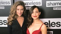 Penampilan Emmy Rossum dengan aktris Perry Mattfeld. Foto: Dok. Instagram/emmy