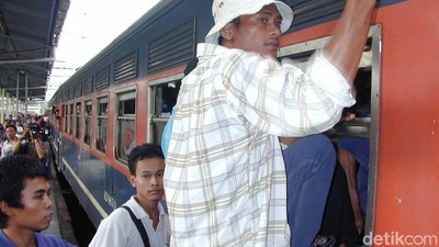 Mudik Kereta Api  Ala Awal Tahun 2000