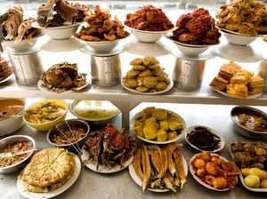 Agar Tak Digetok Harga Saat Makan di Warung Pinggir Jalan, Ini 5 Tipsnya!