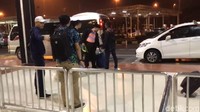 Eksekusi Alfian Tanjung (baju garis-garis) dilakukan tadi malam pukul 03.00 WIB. (Foto: Dok Kejagung)