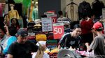 Berburu Kebutuhan Lebaran di Pasar Baru
