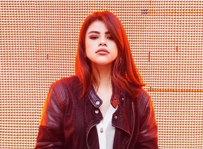 LOOKS LIKE SELENA!!! OH MY GODNESS!!! komentar netizen dengan nama akun @stuart_castillo. You actually look like Selena Gomez, tambah pemilik akun @manarhamici. Foto: Instagram sofiasolars
