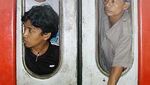 Mudik Jadul: Adu Maut di Kereta hingga Horor Macet di Cikampek