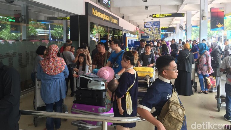 Kemenhub Minta Pengelola Bandara Pasang Banner Tarif Pesawat Kemenhub Minta Pengelola Bandara Pasang Banner Tarif Pesawat