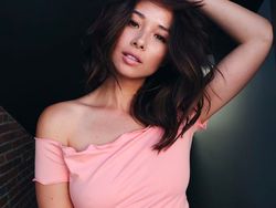 Utang Miliaran di Balik Senyum Manis YouTuber Cantik