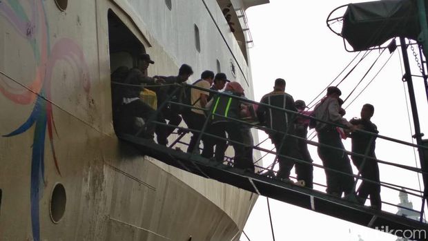 Kontraksi, Penumpang Hamil di Kapal Labobar Dirawat di RS PHC Surabaya