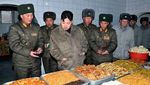 Mengintip Gaya Kim Jong Un Saat Makan dan Pose dengan Makanan