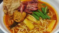 Meskipun lupa dengan nama sajiannya. Tapi semangkuk mie berkuah oranye ini terlihat sangat enak, apalagi kalau dinikmati hangat-hangat. Foto: Instagram @chikitameidy