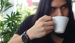 Ini Gaya Keren Virzha, Ketika Ngopi hingga Buka Puasa Bareng Teman