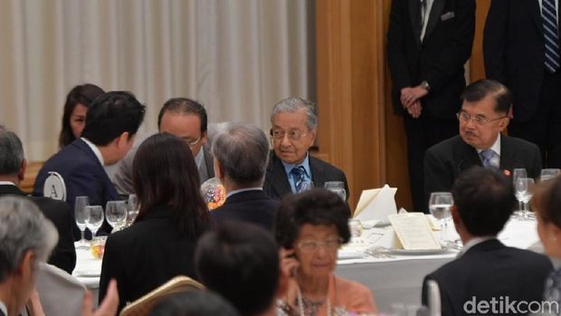 Wapres JK, PM Abe dan PM Mahathir (Foto: Niken-detik)