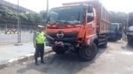 Penampakan Truk Sampah yang Hampir Terjun dari Tol di Jakut