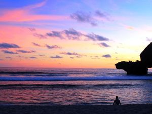 Mudik ke Sekitar Yogyakarta, Nikmati Sunset di Pantai Siung