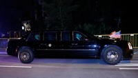 Trump lantas masuk ke Limosin yang diketahui mengarah ke hotel tempat Trump menginap, di tengah kota Singapura. Untuk diketahui, Kim Jong Un lebih dulu tiba di Singapura jelang pertemuan itu. Edgar Su/Reuters.