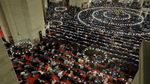 Suasana Salat Tarawih di Masjid Suleymaniye di Turki