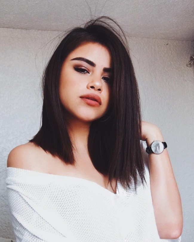 Pemilik akun @sofiasolars ini sepintas adalah gadis biasa yang memposting banyak foto selfie. Namun tidak bisa dimungkiri bahwa Sofia memang memiliki paras yang sangat mirip Selena Gomez. Foto: Instagram sofiasolars