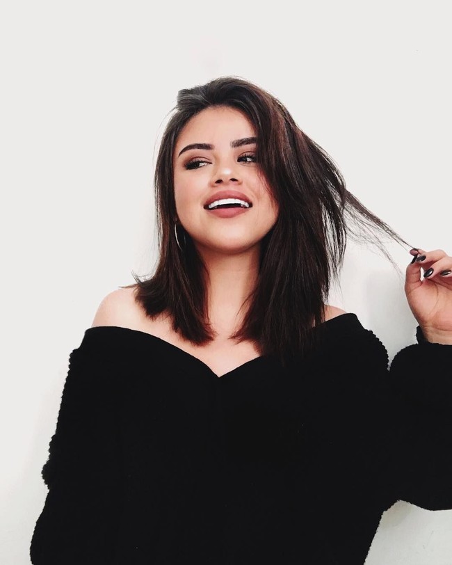 Wanita berusia 24 tahun ini pun populer di Instagram dan memiliki 786 ribu lebih pengikut. Foto: Instagram sofiasolars