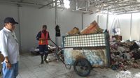 Pejabat KLH Tegur Pemudik Buang Sampah di Tol