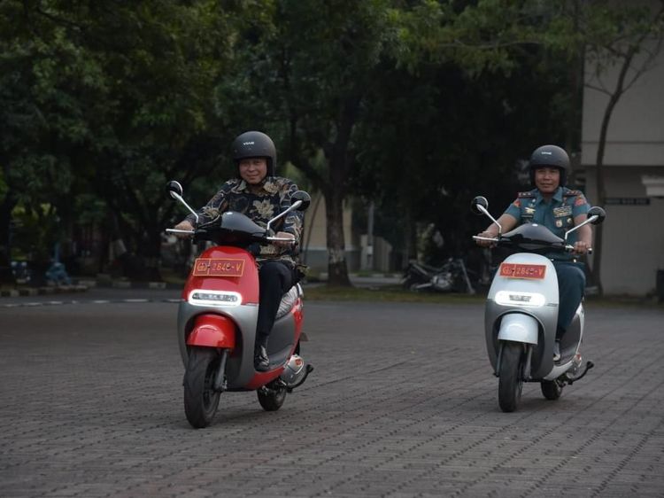 Paspampres Naik Motor Listrik