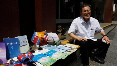 Foto: WN Jepang Jual Publikasi Korut Jelang Pertemuan Kim-Trump