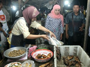 Khofifah Prihatin Tak Ada Bank Penyedia KUR di Pasar Tradisional