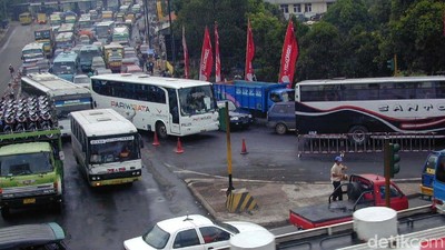 Simpul Macet Simpang Jomin, Begini Penampakannya Tahun 2002