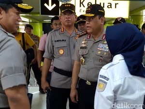 Wakapolri Tinjau Arus Mudik di Stasiun Gambir