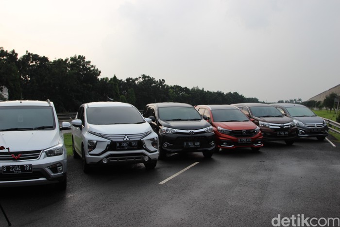Adu Irit 6 Mobil Low MPV