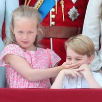 Savannah adalah cicit tertua Ratu Elizabeth. Ayahnya, Peter Phillips, anak dari Putri Anne. Peter bertemu dengan ibu Savannah, seorang wanita warga negara Kanada, Autumn Kelly di tahun 2003. Keduanya menikah di Kastil Windsor tahun 2008, dan memiliki anak pertamanya pada 2010. Foto: Dok. Getty Images