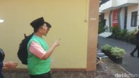 Saat dieksekusi ke LP Porong, ALfian mengenakan rompi tahanan berwarna hijau. (Foto: Dok Kejagung)