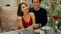Bersama kekasihnya, Novia Santoso, Calvin merayakan malam Natal sambil makan malam romantis. Restoran bergaya fine dining jadi pilihan mereka. Foto: instagram @calvinjeremy