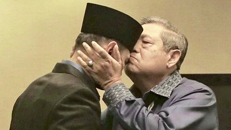 Balas-membalas AHY dan SBY di Twitter soal Hari Ayah Balas-membalas AHY dan SBY di Twitter soal Hari Ayah
