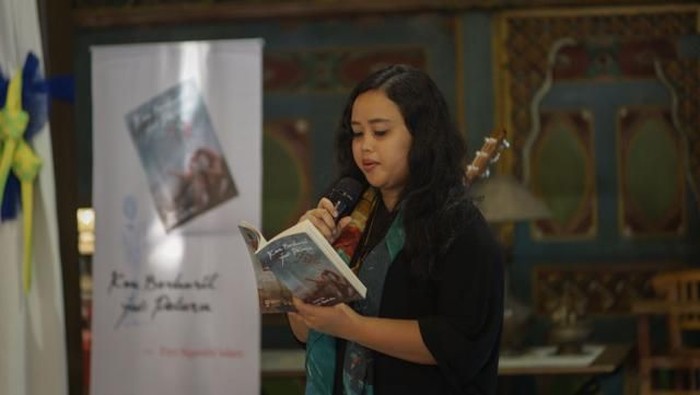 Buku Puisi Jangan Mati Sebelum Berguna