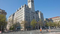 Trump punya hotel di pusat pemerintahan bernama Trump Internationall Hotel Washington DC. Foto: Forbes