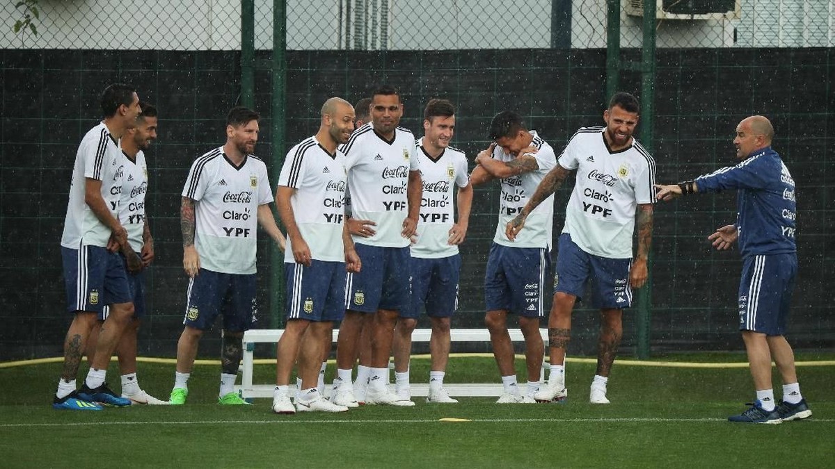 Perkiraan formasi Argentina vs Islandia (Albert Gea/Reuters)
