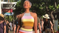 Banyak netizen yang memuji kecantikan serta kulit eksotis Kimmy yang ia tunjukan saat berada di Hawai. Dok. Instagram/kimmyjayanti