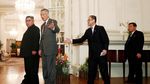 Kim Jong Un Bertemu PM Singapura