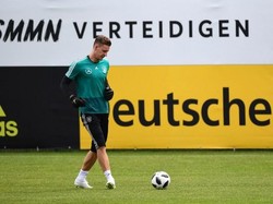 Satu lagi kiper yang disebut-sebut masuk radar Liverpool adalah Bernd Leno. Kiper Jerman yang main di klub Bayer Leverkusen itu disebut Daily Star memiliki klausul pelepasan sebesar 24,5 juta pound sterling dan klubnya pun sudah siap melepas. (Foto: MIGUEL MEDINA/AFP)