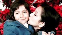 Keduanya dikaruniai satu orang anak laki-laki bernama Latih. Dok. Instagram/tiazhari