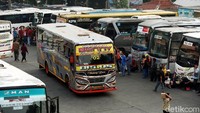 Untuk mengantisipasi habisnya tiket sebelum lebaran, pihak Terminal Kampung Rambutan telah menyediakan beberapa bis tambahan untuk penumpang agar tetap bisa melaksanakan kegiatan mudik lebaran.