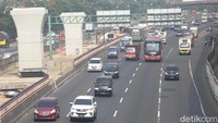Lalu lintas di Tol Cikampek menuju Jakarta di saat mudik 2018 bebas macet pagi ini. Kondisi ini terjadi 4 hari sebelum Lebaran.