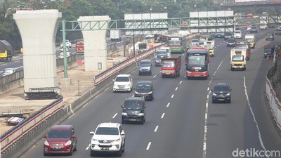 H-4 Lebaran Tol Jakarta Cikampek Lancar
