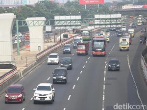 H-4 Lebaran Tol Jakarta Cikampek Lancar